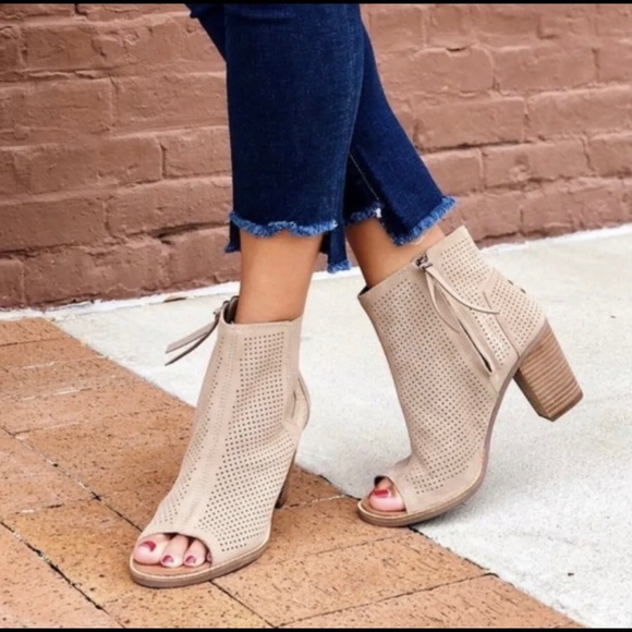 Tom’s Majorca peep toe bootie desert taupe suede perforated leaf - Picture 3 of 9
